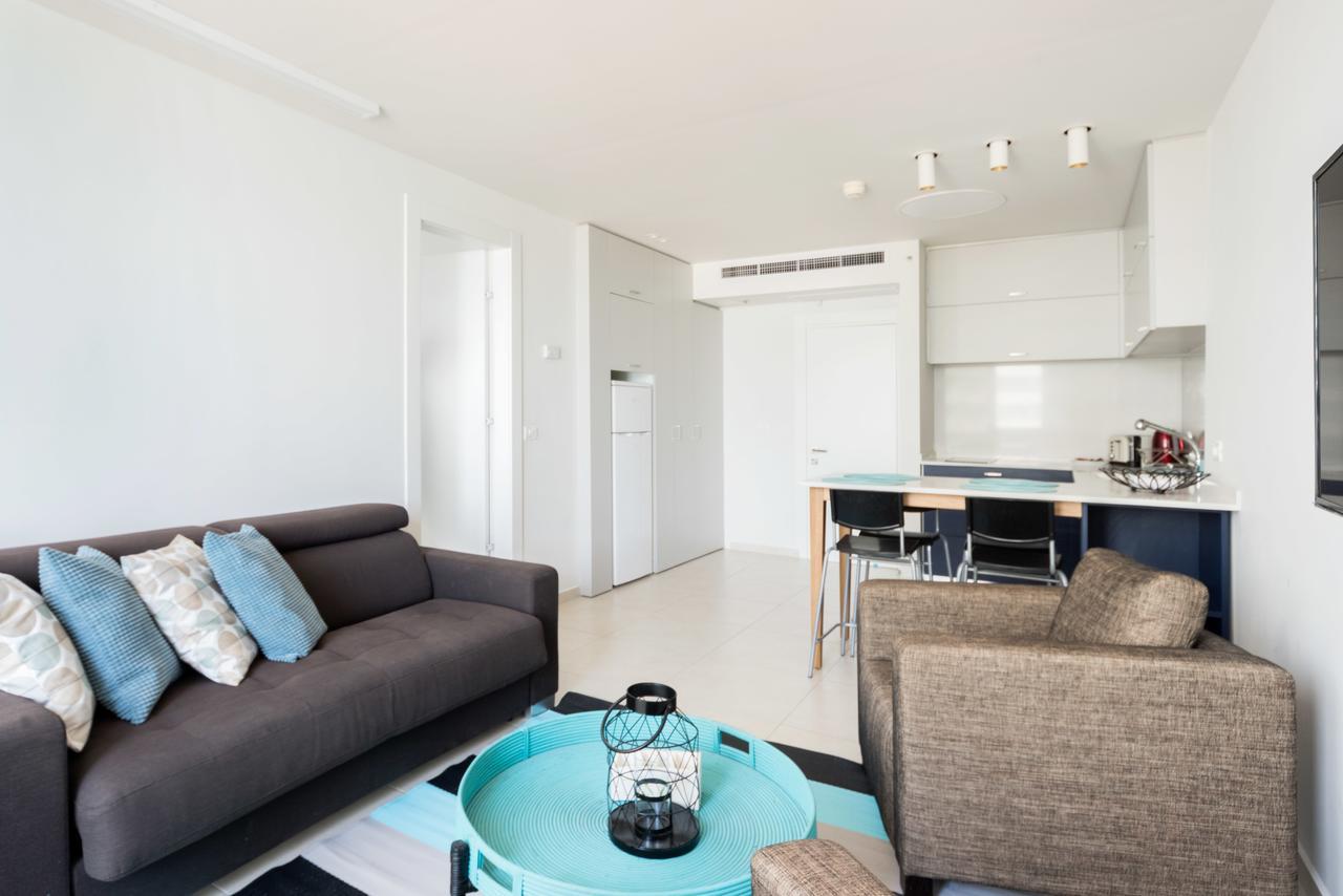 Beach Apartment- Breathtaking Views With Bomb Shelter Herzelia Εξωτερικό φωτογραφία